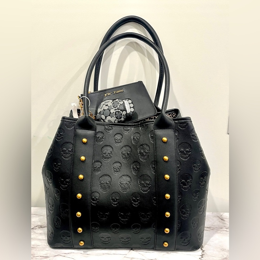 Betsey Johnson Studded Skull Tote bag w/ Charm and wristlet - Picture 2 of 14